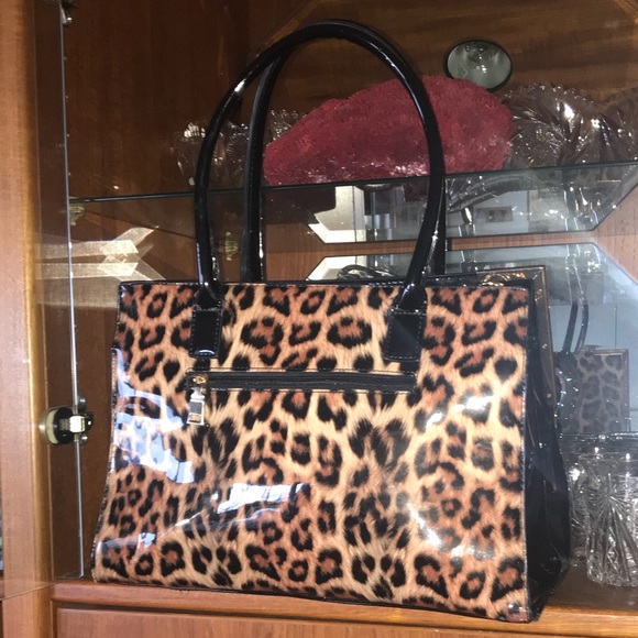 Leopard print bag. Gently used great condition!🌹 - Picture 2 of 7